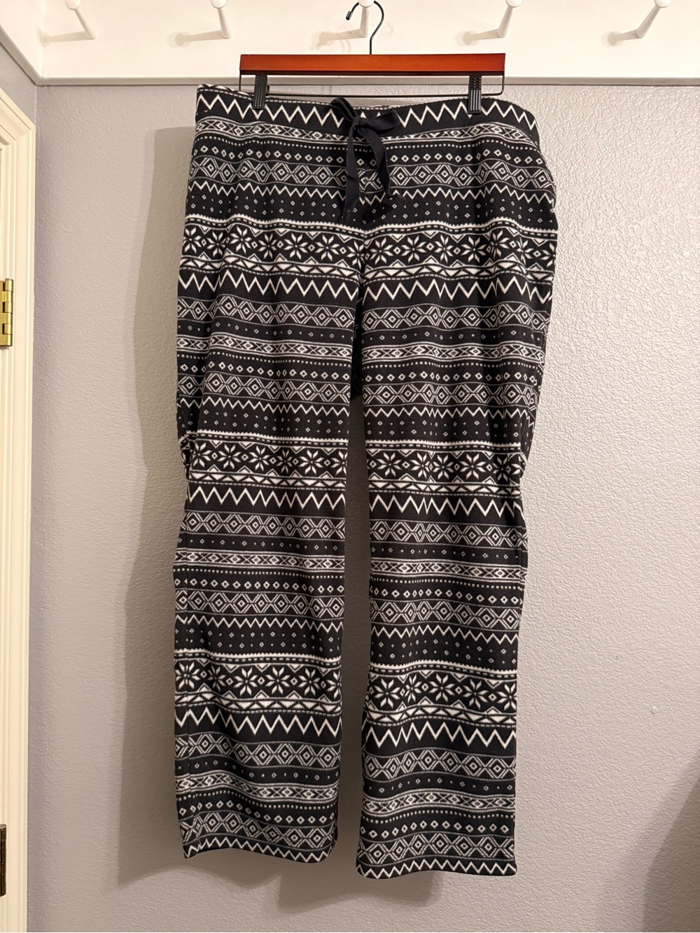 Old Navy Black & White Fair Isle Fleece Pants